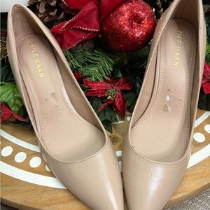 Cole Haan Beige Leather Pumps Pointed Toe Classic Work Heels Women 6.5B